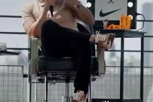 詹姆斯：布朗尼不能在工作場(chǎng)合喊我老爹??可以喊老詹或GOAT-