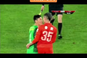 誰(shuí)更硬？中超名場(chǎng)面：當(dāng)戴老板遭遇挺爺。。。??