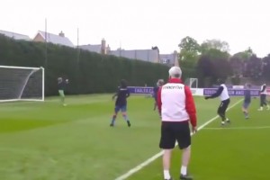 孫興慜獲2025亞洲金球獎！李剛?cè)蔆羅分居二三！