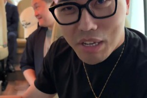 馬哥！馬布里幫助說車的小宇拿到卡特親簽：這聲馬哥不能白叫~