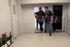 始終是球迷們的心頭好！桑托斯球迷為內馬爾加油打氣！