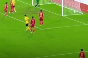 “雄起聲”震天，熱血足球燃爆賽場(chǎng)！超2萬(wàn)人見(jiàn)證成都VS廣安!