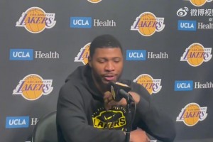 好潮?。∏岸螘r(shí)間哈登出席紀(jì)錄片發(fā)布會(huì) 這一身夠時(shí)尚不？