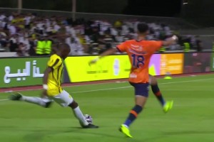 【集錦】沙特聯(lián)-本澤馬失點 吉達聯(lián)合1-1費哈先賽落后榜首2分