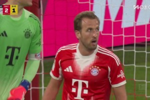 當?shù)之攱專P恩回防飛鏟化解射門！本場踢中鋒踢中場又當后衛(wèi)！