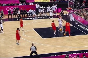 球迷實(shí)拍！阿萊格里在場邊呼叫球員登場