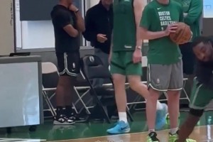 驚！前尼克斯主帥錫伯杜現(xiàn)身凱爾特人訓練場！這是要搞事情？