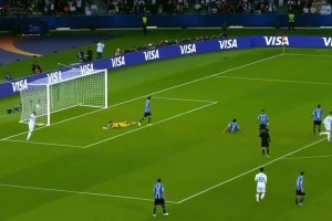 看了C羅這個(gè)視頻，讓人覺得凌空抽射很簡單