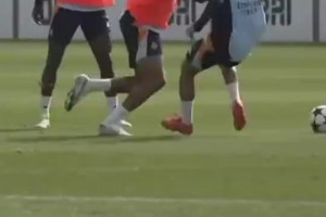 差點嚇?biāo)?！姆巴佩：這黑又硬的訓(xùn)練也這么夸張啊，寶寶怕怕??