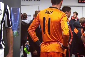 當年對陣尤文，C羅身穿橙色衣服率皇馬眾將出場，太帥了