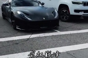 攤牌了？新賽季首戰(zhàn)，布朗尼開法拉利抵達(dá)球館