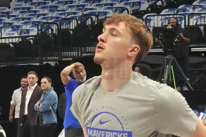 萬眾期待！狀元弗拉格賽前熱身 這投籃節(jié)奏看著挺舒服！