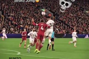 彈跳驚人！空霸范迪克遇到舍什科也頂不過