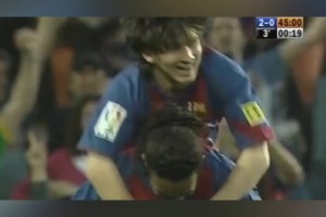 青澀！17歲梅西巴薩處子球！送出助攻的小羅背起梅西慶祝！