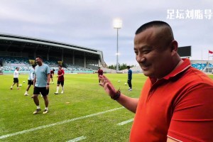 泉州亞新隊(duì)提前降級(jí)，俱樂(lè)部投資人李明權(quán)面對(duì)鏡頭稍顯無(wú)奈