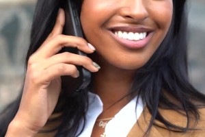 近距離欣賞科比大女兒的顏值，真的既像瓦妮莎又像科比！