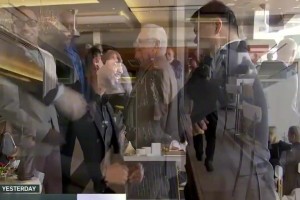 老友相聚！姚明弗老大見面親切相擁