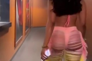 這是被榨干了？克萊開季狀態(tài)不佳，女友馬冬梅身材炸裂！