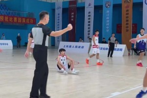 一個(gè)進(jìn)攻犯規(guī)一個(gè)違體，這倆吹罰你怎么看？