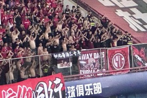 三殺蓉城！賽后河南球迷唱響鳳凰山體育場