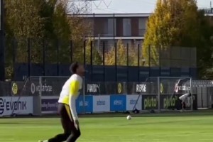 隊(duì)危速歸！一起欣賞赫拉芬貝赫的凌空傳球！絕對(duì)的大師級(jí)！