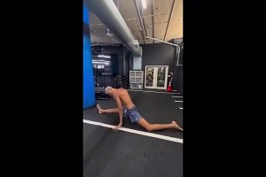 這什么逆天柔韌性？2米24文班嘗試一字馬，看得我小腦萎縮了??