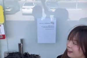 博主此前去看國足世預賽時感嘆：世界就是一個巨大的曼聯(lián)食堂！