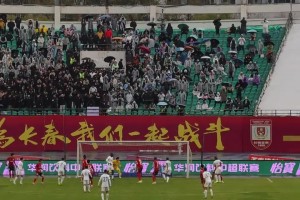 致命一擊？實拍：亞泰曾經(jīng)功勛球員塞爾吉尼奧頭球敲開老東家大門