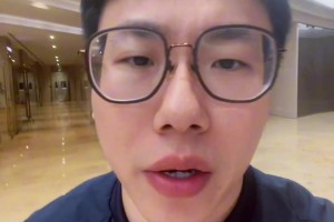 快生了吧？??張曼源曬手勢舞視頻：胖的我扭兩下都?xì)獯跤? >
                                        </div>
                                    </div>
                                                                        <div   id=