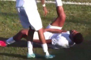 不會(huì)siu有風(fēng)險(xiǎn)??！巴西球員模仿C羅慶祝時(shí)受傷