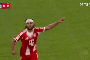 拜仁1-0領(lǐng)先藥廠！比朔夫直塞，格納布里超車寬薩后單刀破門