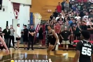 看文班胯下?lián)Q手暴扣，感覺都不用怎么跳就完成了??