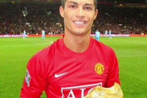 2008年，C羅在英超聯(lián)賽中以31個(gè)進(jìn)球奪得金靴獎(jiǎng)??