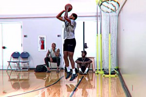 跟新王打得火熱，同時又不慢待老王！情商妥妥的高