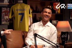 摩根：你現(xiàn)在生涯已經(jīng)進(jìn)了948個球了。C羅：全都有視頻