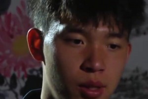 每體關(guān)注王鈺棟，直言英超與德甲或?qū)⒊蔀樗南乱徽? >
                                        </div>
                                    </div>
                                                                        <div   id=