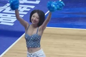 哇塞！NBL的啦啦隊姐姐也太美了，這顏值和身材真沒得說??