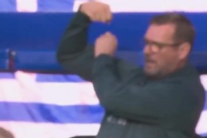 韋格霍斯特進(jìn)球被判無效后，烏德勒支的隊醫(yī)嘲笑其慶祝動作