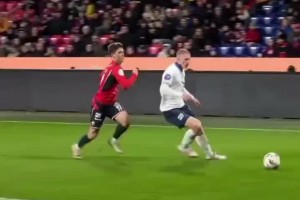 歐美女歌手Lipa現(xiàn)場觀看阿根廷超級德比，這都被發(fā)現(xiàn)了啊~