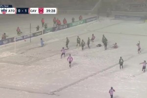 零下二度！渥太華競技在大雪地里踢出了一記匪夷所思倒鉤射門！