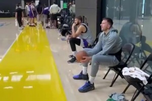 浙BA溫馨的畫面，臺州灣贈送一籮筐臺州特產(chǎn)涌泉蜜橘...