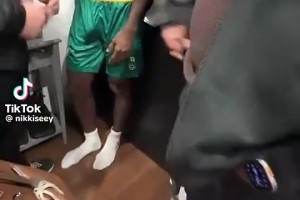 現(xiàn)場抓奸！喀麥隆國腳恩加馬勒烏出軌被女友發(fā)現(xiàn)并當(dāng)面對質(zhì)！