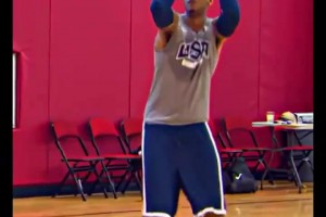 安東尼投籃慢動(dòng)作鑒賞，從接球到出手整個(gè)投籃動(dòng)作連貫絲滑...