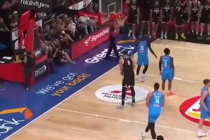 現(xiàn)在都胖成啥樣了！濃眉剛到湖人的時(shí)候，這個(gè)體型多完美??！