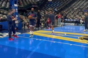 這一幕誰的青春！36歲的哈登給40歲的保羅傳了個空接暴扣！