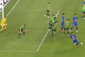 看著都疼！當(dāng)年武漢三鎮(zhèn)vs北京國(guó)安，隊(duì)長(zhǎng)于大寶用襠部舍身堵槍眼