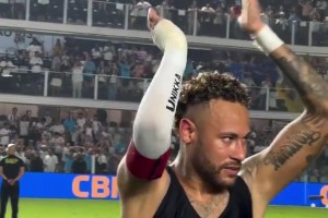 大肚腩減去不少??！內(nèi)馬爾賽后脫衣謝場(chǎng)，這身材如何？