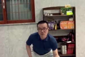 徐靜雨被網(wǎng)友質(zhì)疑籃球技術(shù)太菜，靜雨隨后上傳自己運(yùn)球訓(xùn)練視頻