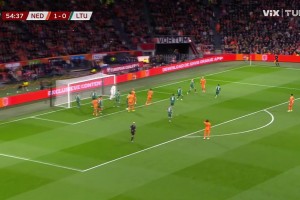 荷蘭2-0領(lǐng)先！德里赫特頭球擺渡造點(diǎn)，加克波主罰打進(jìn)