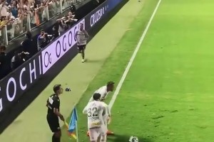 怎么內(nèi)馬爾的彩虹過人跟我一樣，看到他第二下都沒做出來有點(diǎn)難受